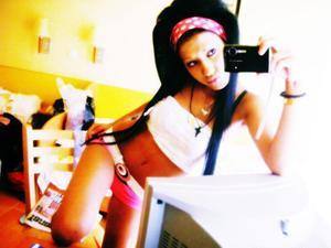 Carly (28) in Alabama | Casual Dating with Older Men