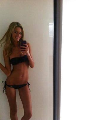 Mackenzie (20) in Ontario | Friends with Benefits