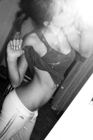 Adult dating profile photo of Kristal (27) in Beloit, WI