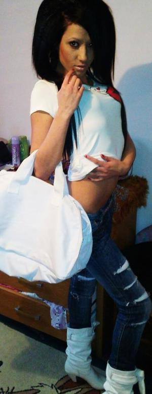 Photo of Tiara (25) from Round Lake Beach, IL dating profile