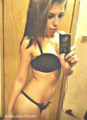 Photo of Iliana (27) from Milwaukee, WI dating profile