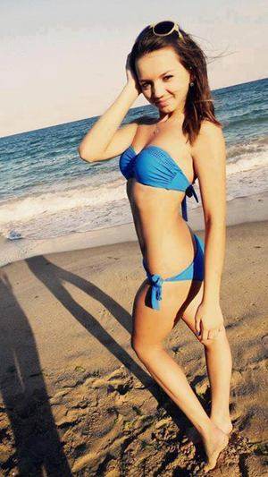 Photo of Miranda (25) from Honolulu, HI dating profile