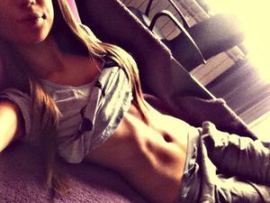 Roxann from Florida is looking for adult webcam chat