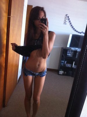 Reva from Louisiana is looking for adult webcam chat