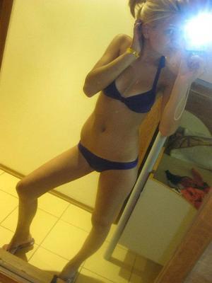 Angelique from Arizona is looking for adult webcam chat