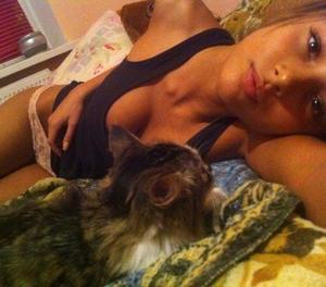 Allene from District Of Columbia is looking for adult webcam chat