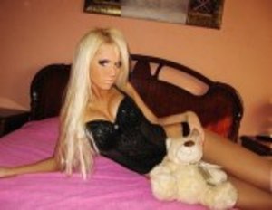 Liane from Ashland, Kentucky is looking for adult webcam chat